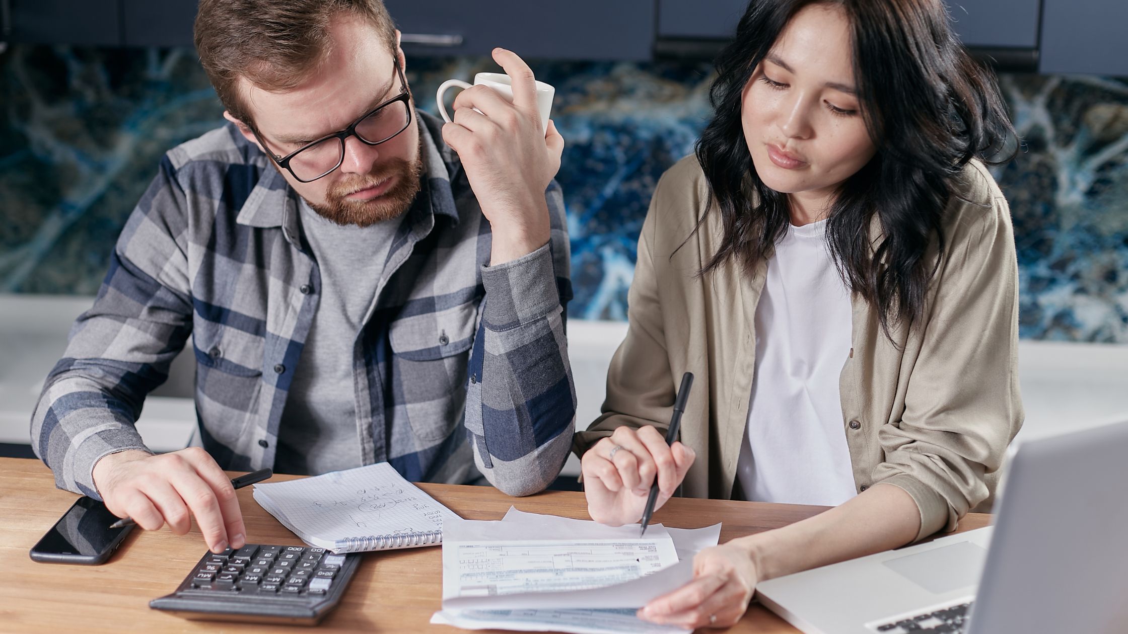 An amicable couple using online expert guidance for divorce and a financial consent order